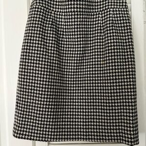 Banana Republic houndstooth mini.